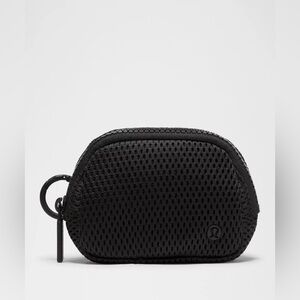 NWTS Lululemon Everywhere Belt Bag Nano Knit Mesh in Black